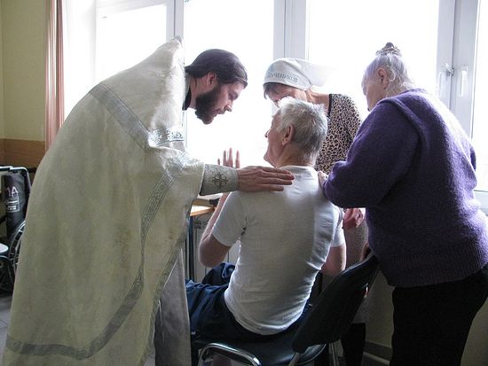Священник в больнице