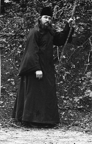 Иеромонах Вениамин в парке усадьбы Боратынских Мара. Фото 1900-х гг.